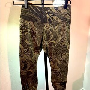 Athleta fall transcend 7/8 Swirl crop Legging MED